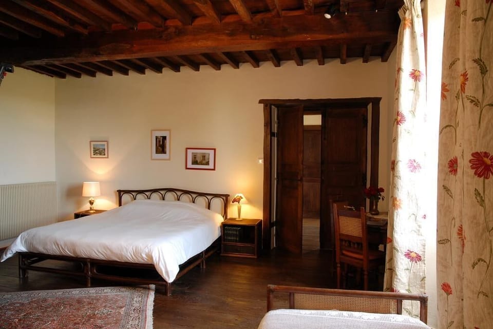 Triple Room (Arriagosse) | Premium bedding, individually decorated, individually furnished, desk