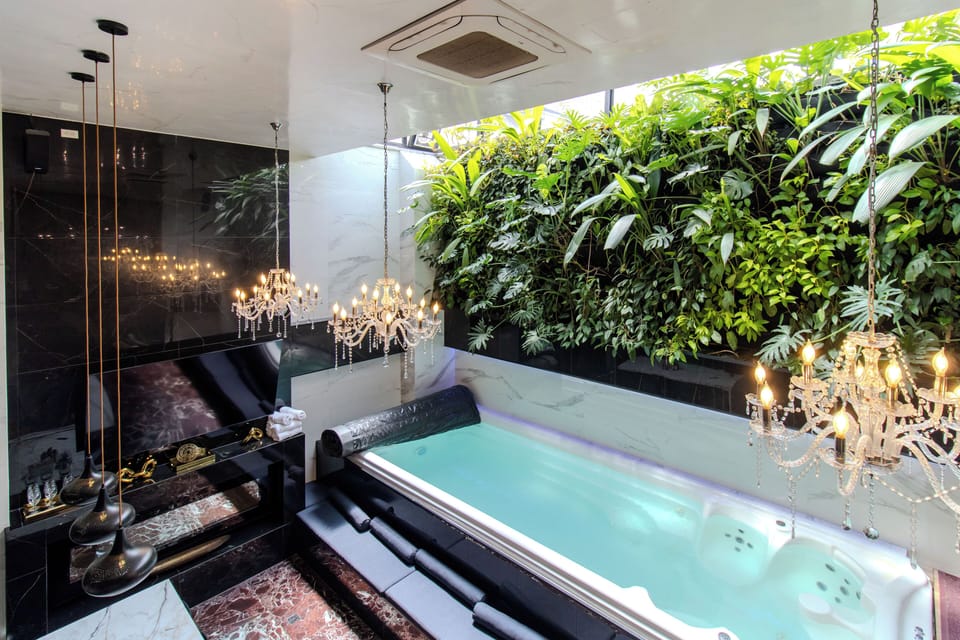 Private spa tub