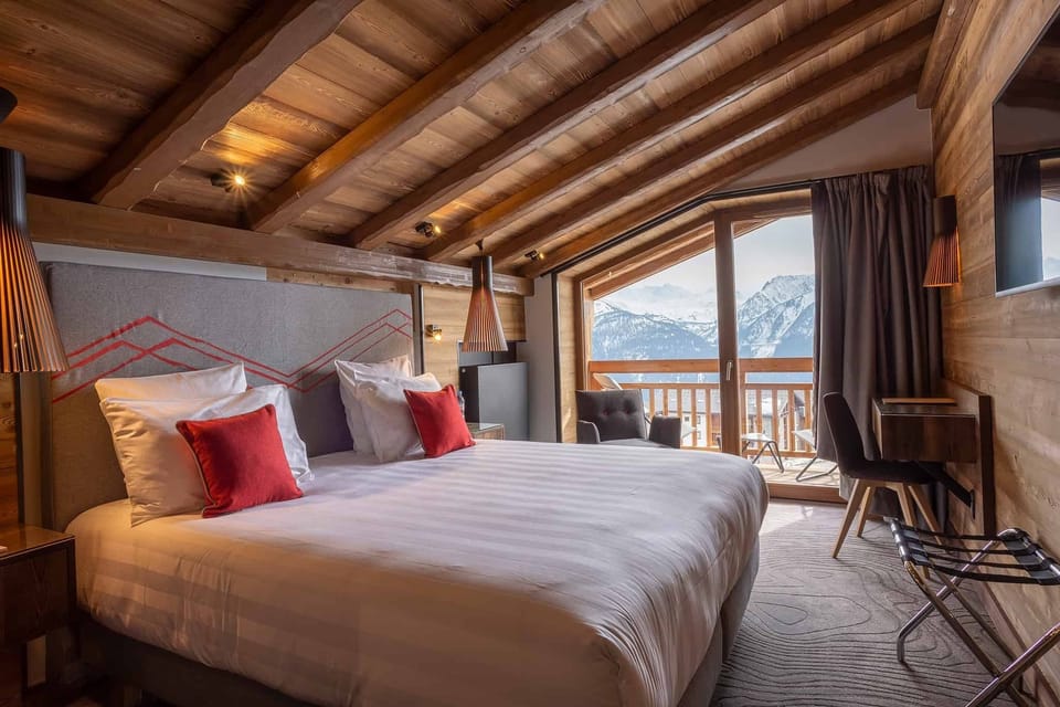 Superior Room | In-room safe, soundproofing, free WiFi, bed sheets