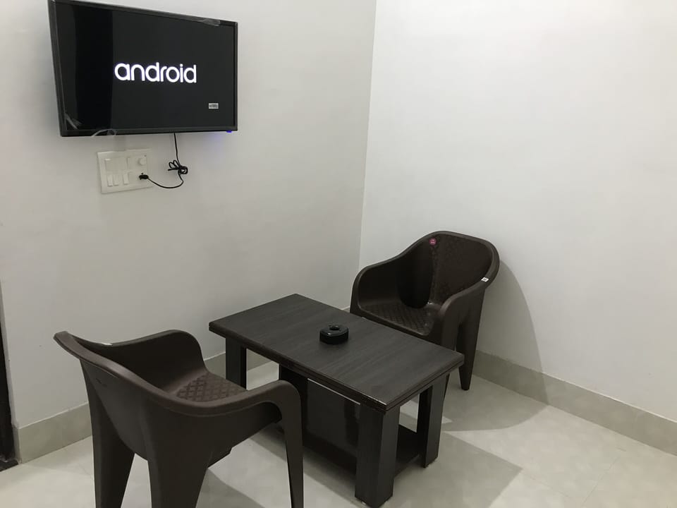 Deluxe Room | Desk, WiFi (free)