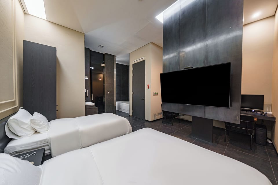 Family Twin Room | Premium bedding, down comforters, memory foam beds