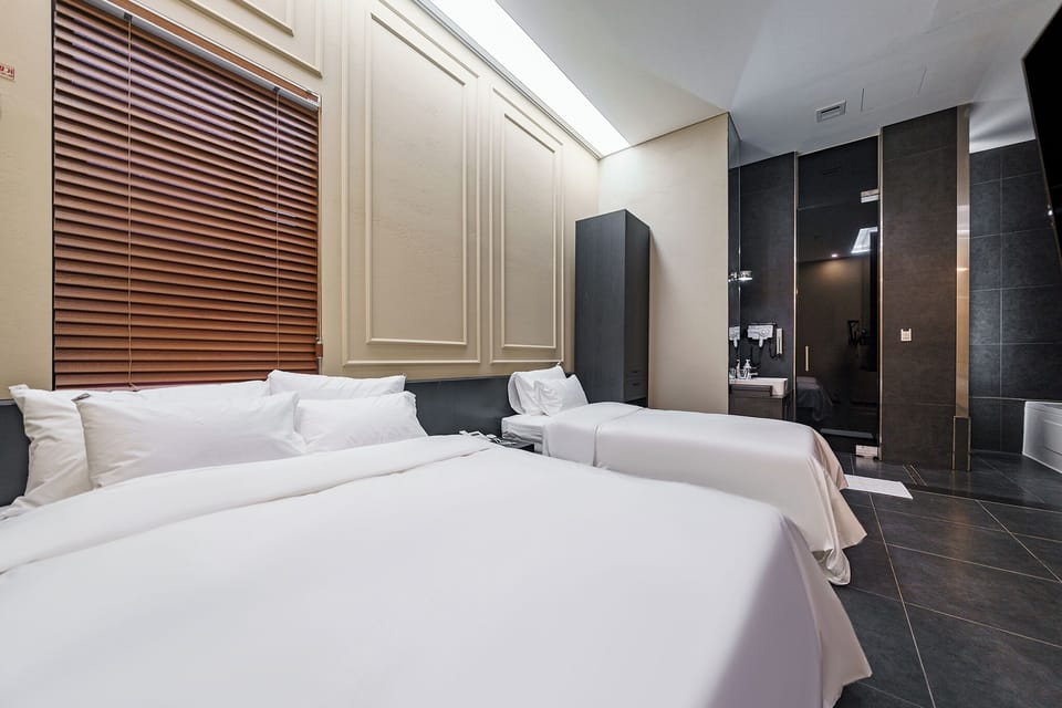 Family Twin Room | Premium bedding, down comforters, memory foam beds