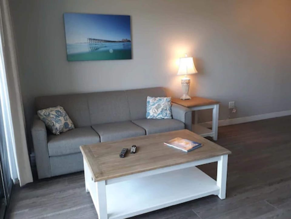 Suite, 1 King Bed with Sofa bed | Desk, iron/ironing board, free WiFi, bed sheets