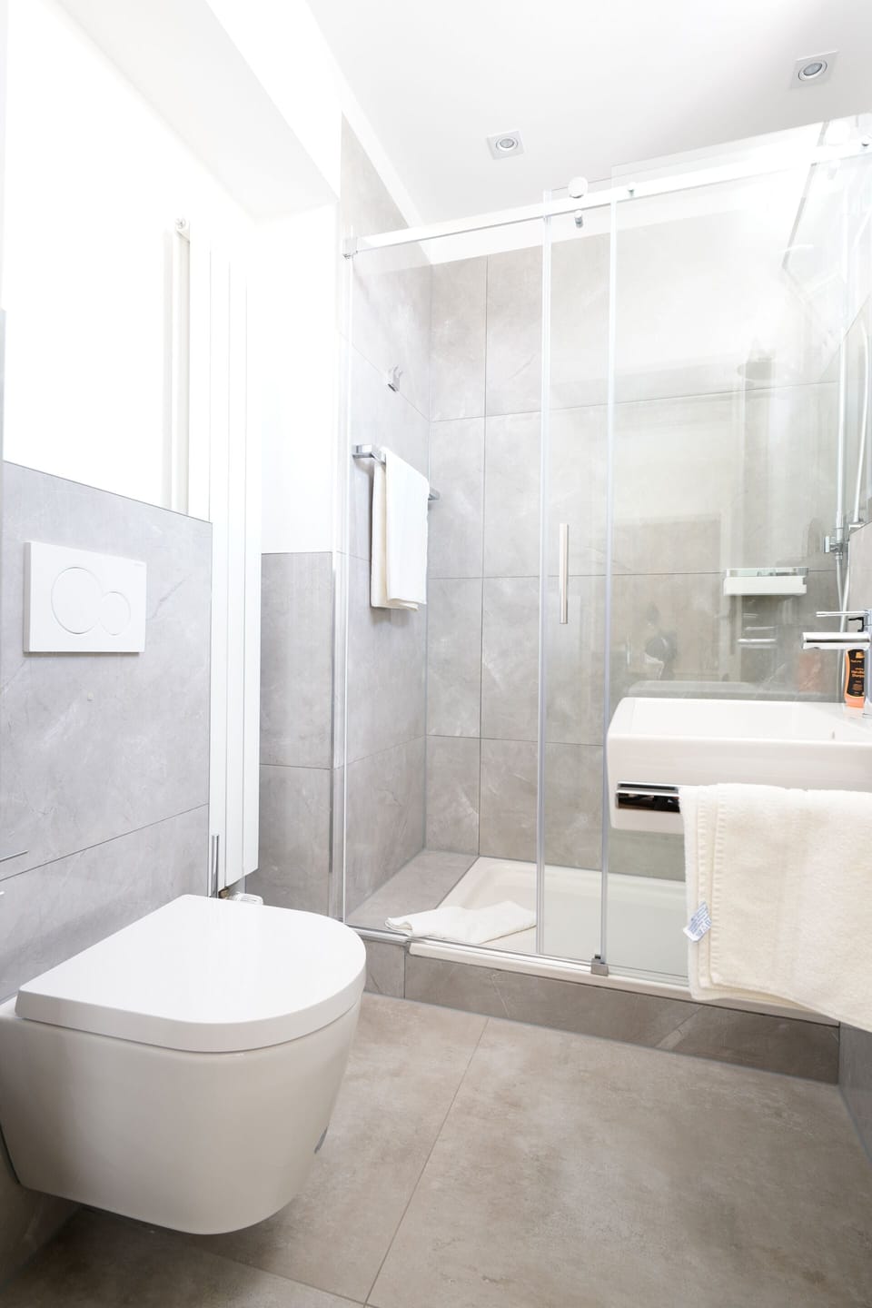 Deluxe Double Room | Bathroom | Hair dryer, bathrobes, towels