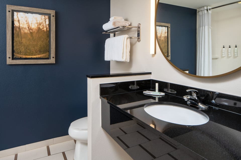Bathtub, free toiletries, hair dryer, towels
