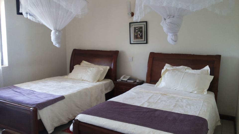 Twin Room | Desk, soundproofing, free WiFi, bed sheets