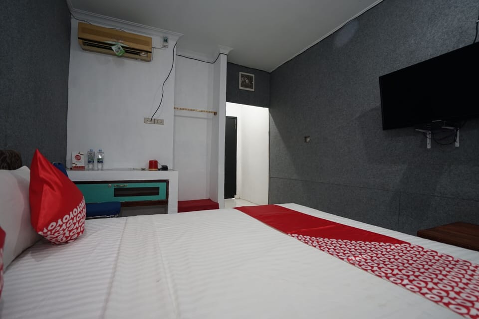 Standard Double Room | Desk, WiFi (free), bed sheets
