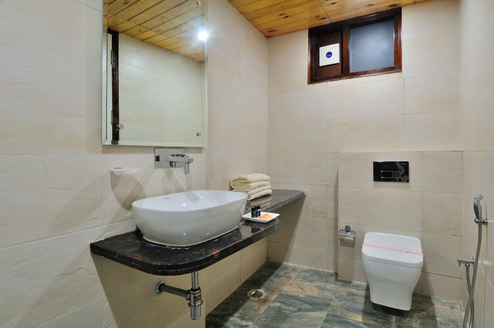 Shower, hydromassage showerhead, towels, soap