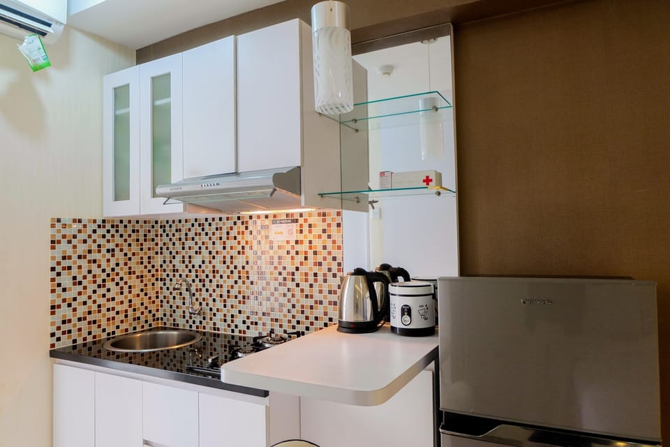 Room | Private kitchen | Fridge, stovetop, cookware/dishes/utensils