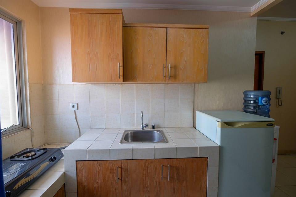 Room | Private kitchen | Fridge, microwave, stovetop, cookware/dishes/utensils