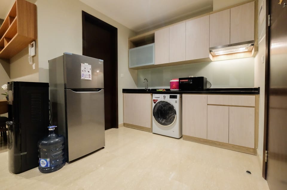 Room | Private kitchen | Fridge, microwave, stovetop, cookware/dishes/utensils