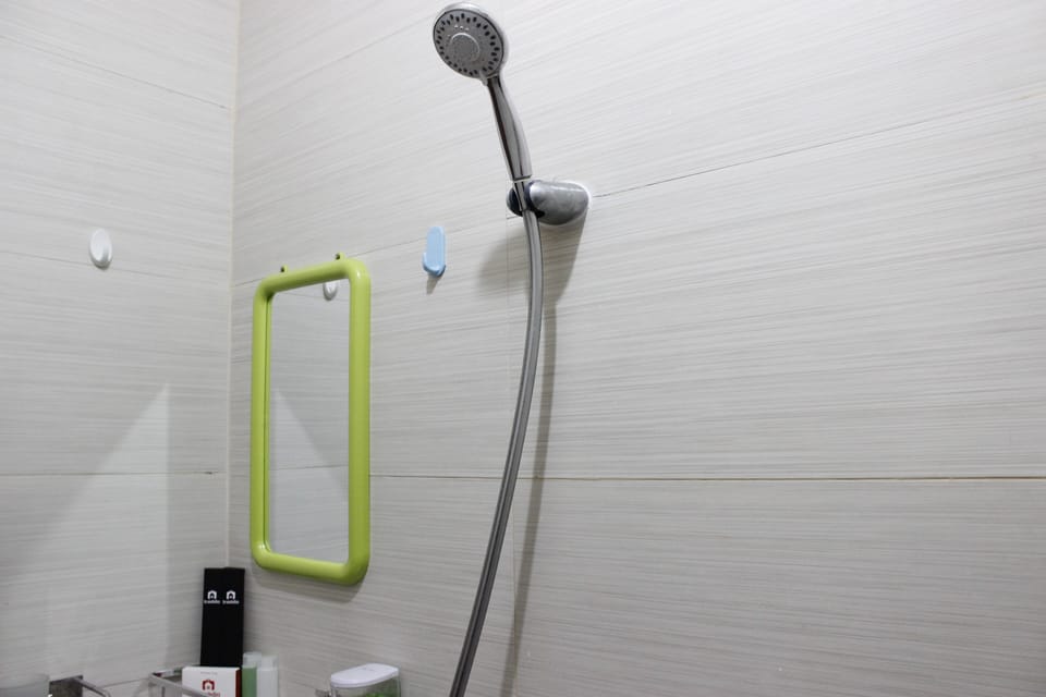 Room | Bathroom | Shower, towels