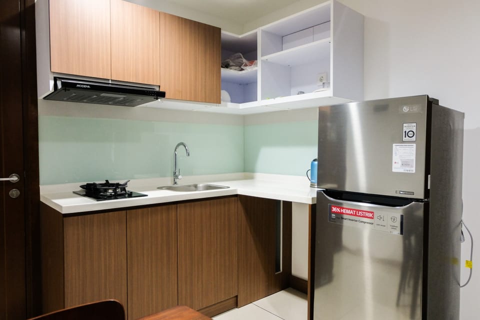 Room | Private kitchenette | Fridge, stovetop, electric kettle, cookware/dishes/utensils