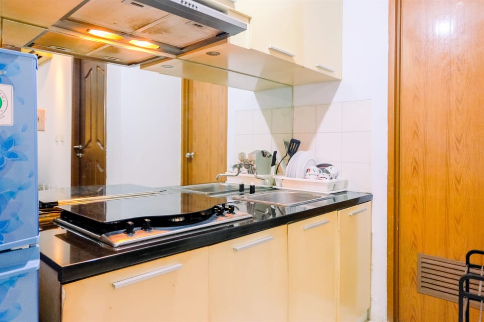 Room | Private kitchen | Fridge, stovetop, electric kettle, cookware/dishes/utensils