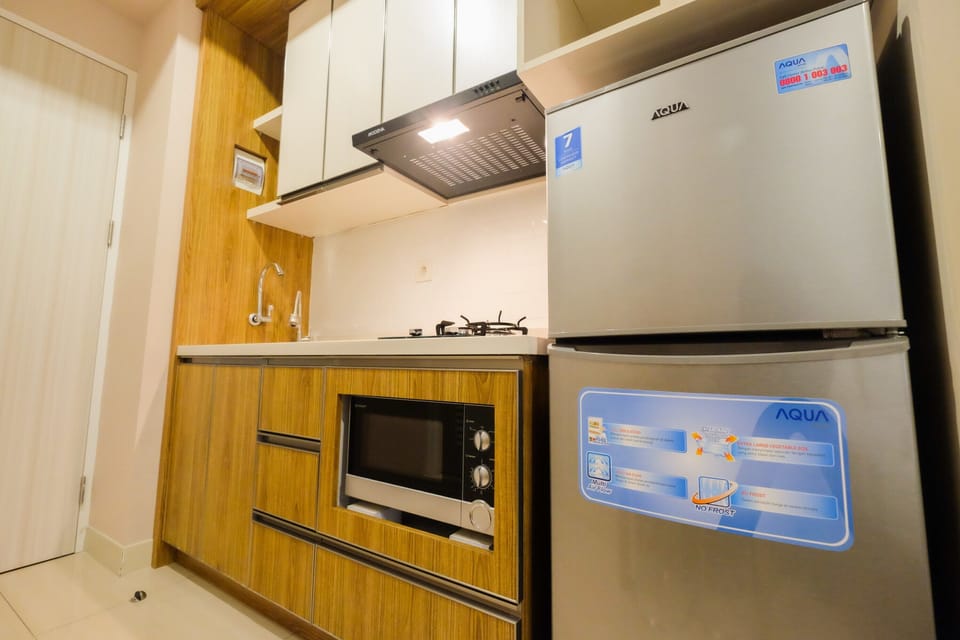 Room | Private kitchenette | Fridge, microwave, stovetop, electric kettle