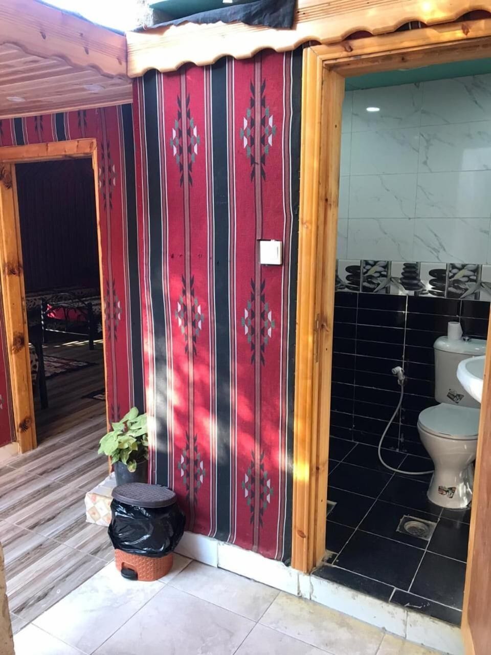 Shower, free toiletries, bidet, towels