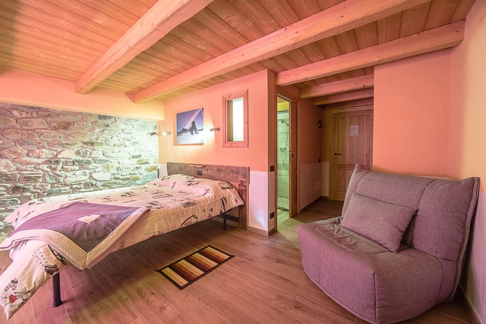 Double Room, Private Bathroom | Premium bedding, individually decorated, individually furnished, desk
