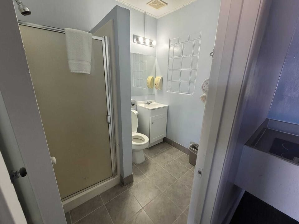3 Full Beds with Kitchenette Non-Smoking | Bathroom | Free toiletries, towels, soap, shampoo