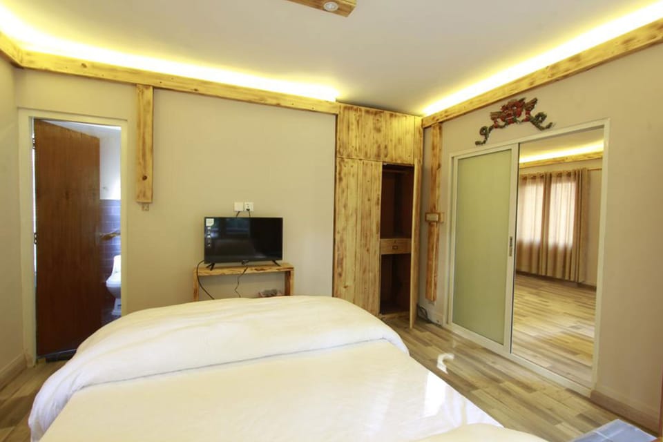 2 bedrooms, iron/ironing board
