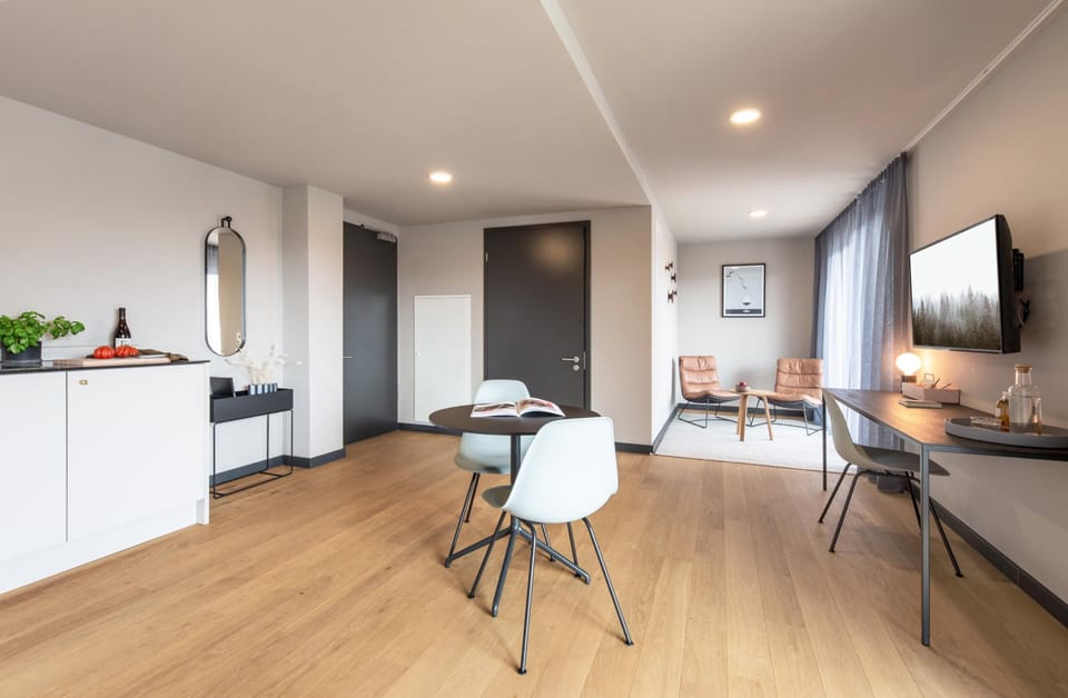 Luxury Apartment, 1 Queen Bed, Balcony (Full Kitchen) | In-room safe, laptop workspace, soundproofing, iron/ironing board