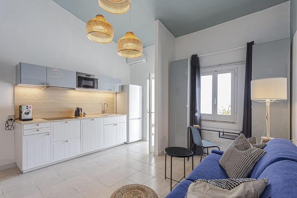 Deluxe Studio | Private kitchen | Espresso maker, electric kettle, highchair, cookware/dishes/utensils