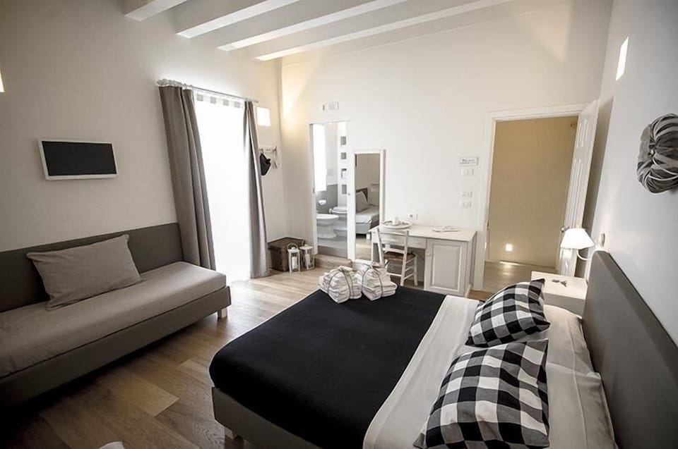 Quadruple Room | Premium bedding, minibar, individually decorated, individually furnished