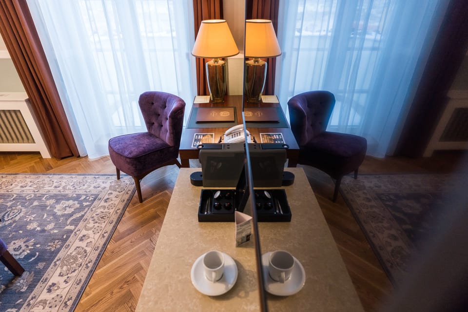 Executive Double Room | Hypo-allergenic bedding, minibar, in-room safe, desk