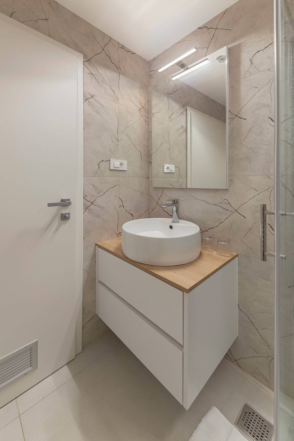 Double Room | Bathroom | Shower, free toiletries, towels, soap