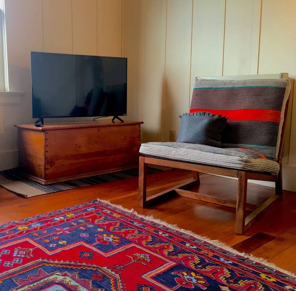 Apartment | Living room | Flat-screen TV
