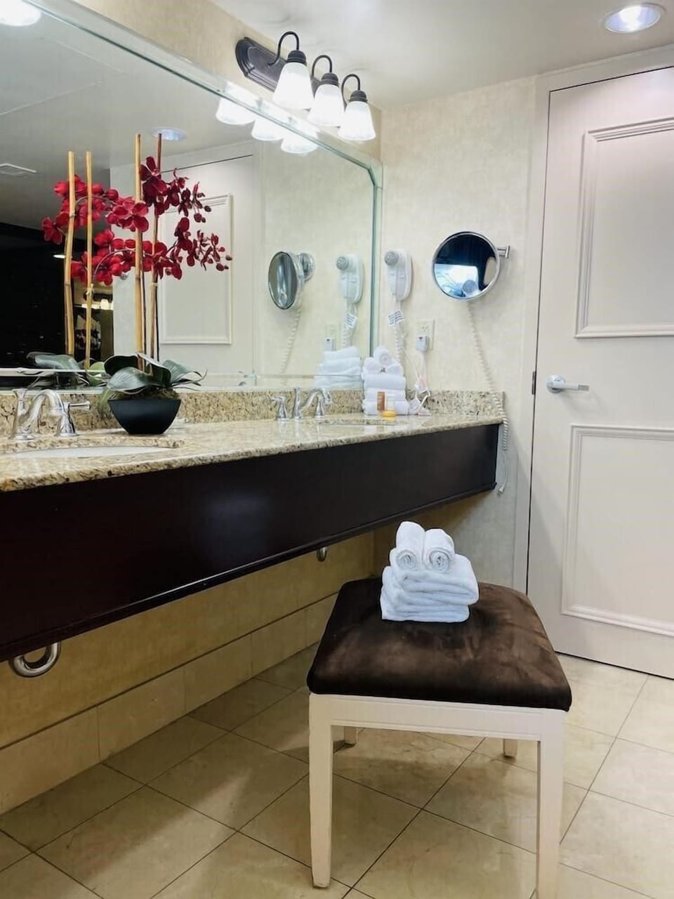 Combined shower/tub, eco-friendly toiletries, hair dryer, towels