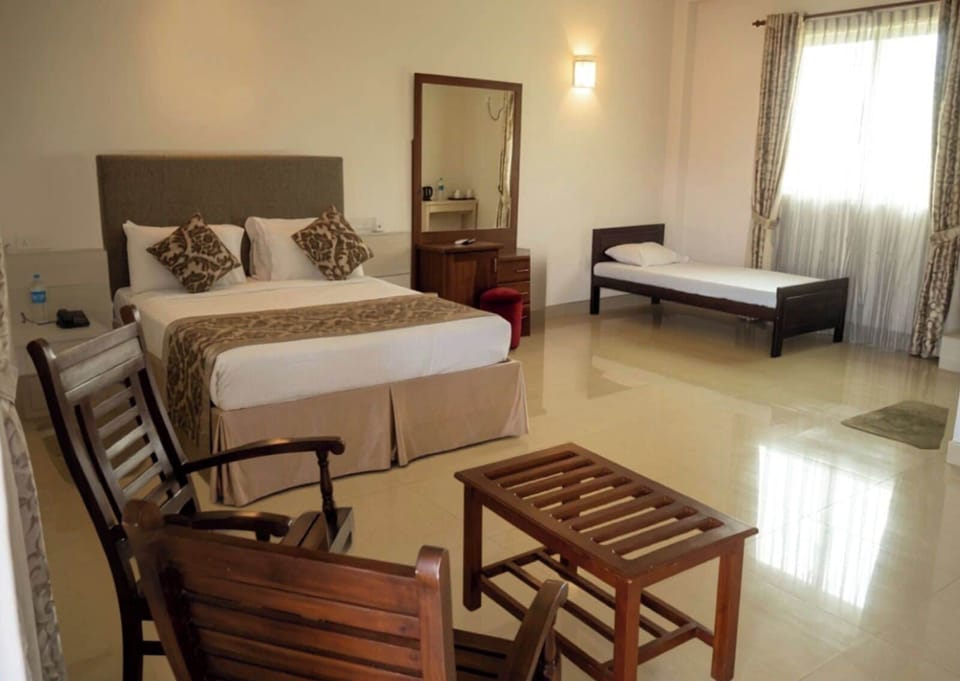 Deluxe Room | In-room safe, iron/ironing board (on request), WiFi (free)