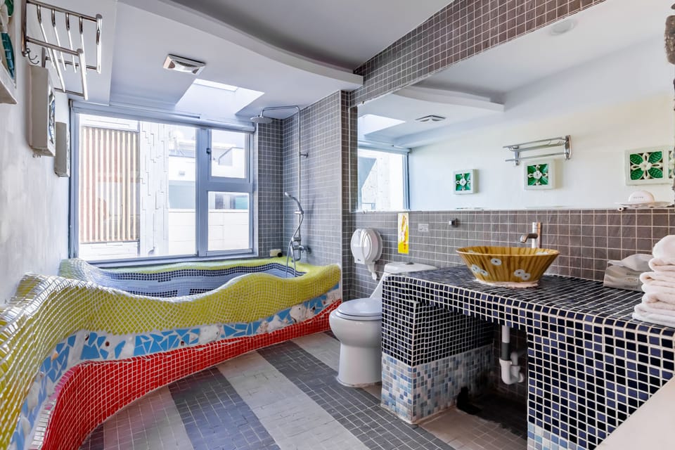 Deluxe Double Room, Balcony, Ocean View | Bathroom | Shower, free toiletries, hair dryer, slippers