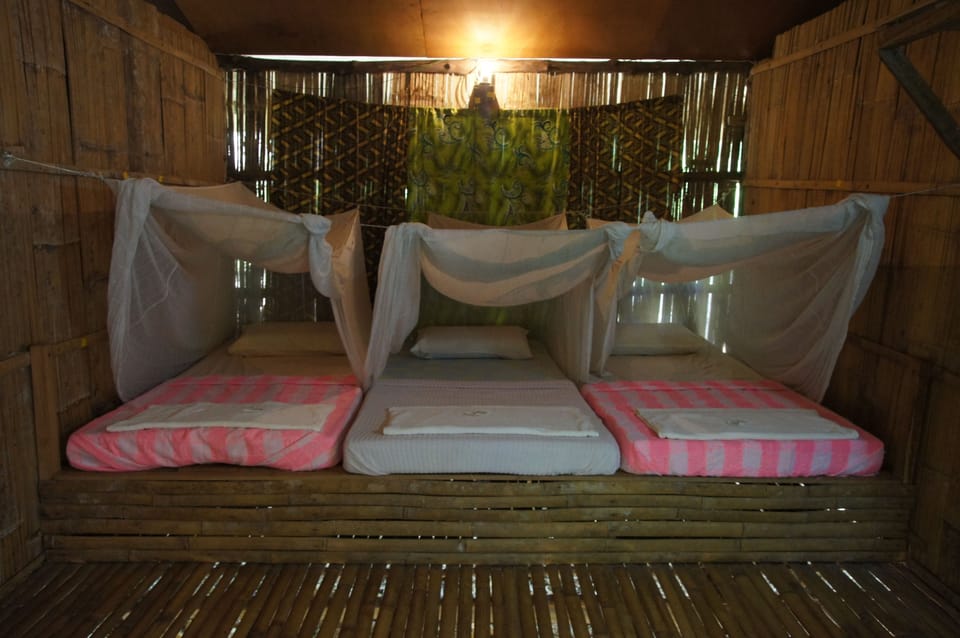 Triple Room In Long House | Desk, iron/ironing board, free WiFi, bed sheets