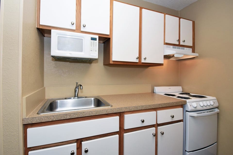Full-size fridge, microwave, stovetop, cookware/dishes/utensils