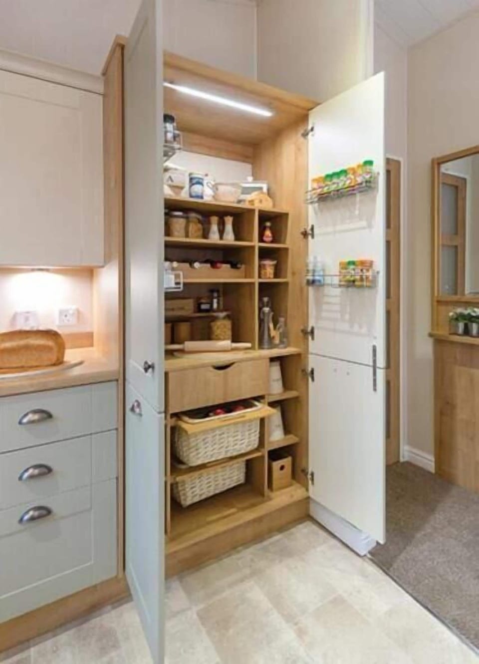 Hamlet Lodge 3 Bedroom | Private kitchen | Microwave, oven, stovetop, toaster