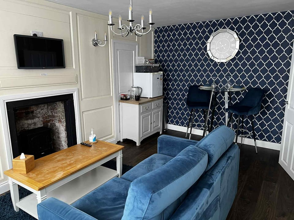 Comfort Suite, Private Bathroom, Harbor View | Lounge