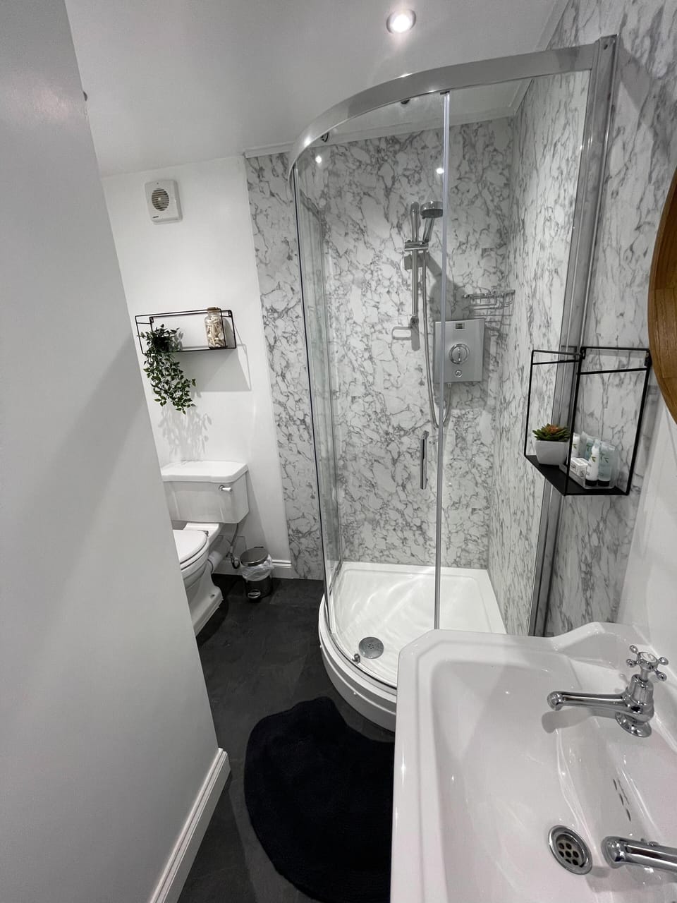Comfort Suite, Private Bathroom, Harbor View | Bathroom