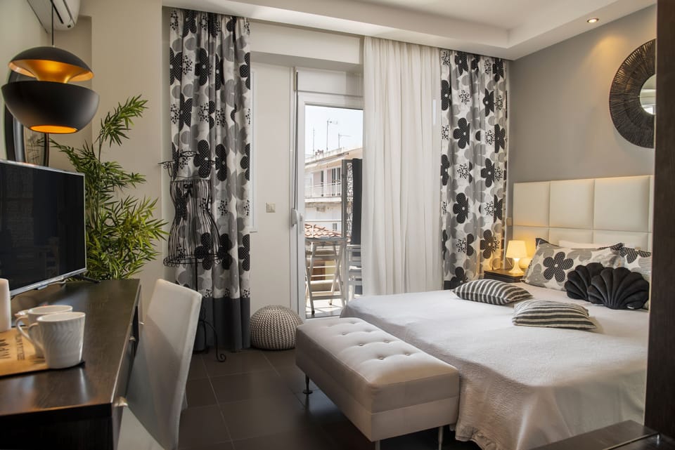 Double or Twin Room | Desk, soundproofing, iron/ironing board, free WiFi