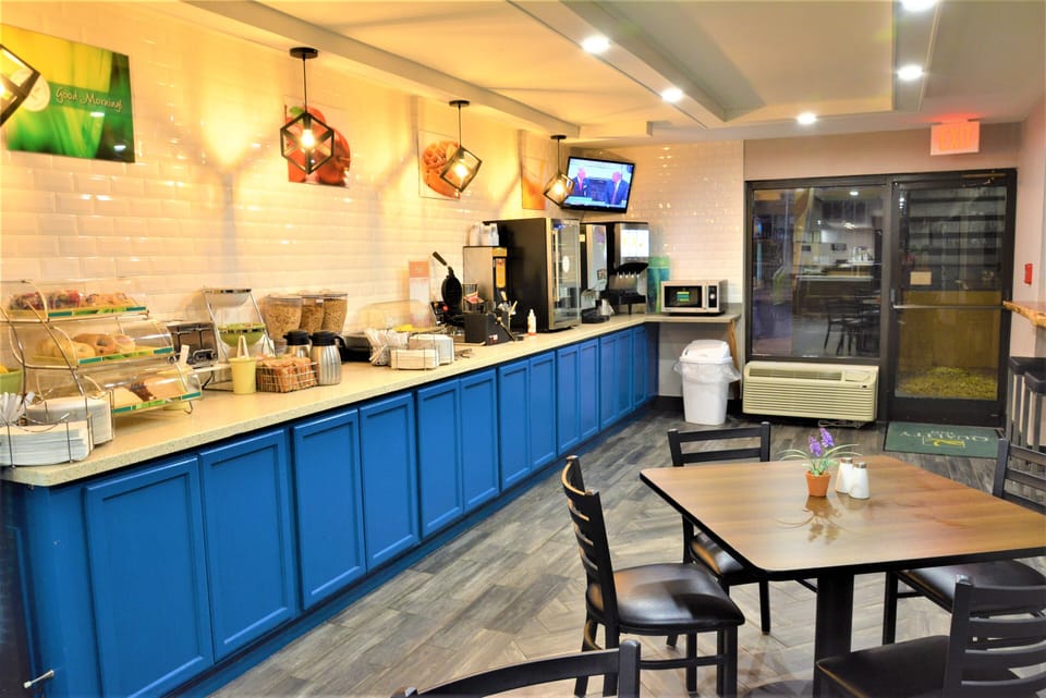 Free daily buffet breakfast