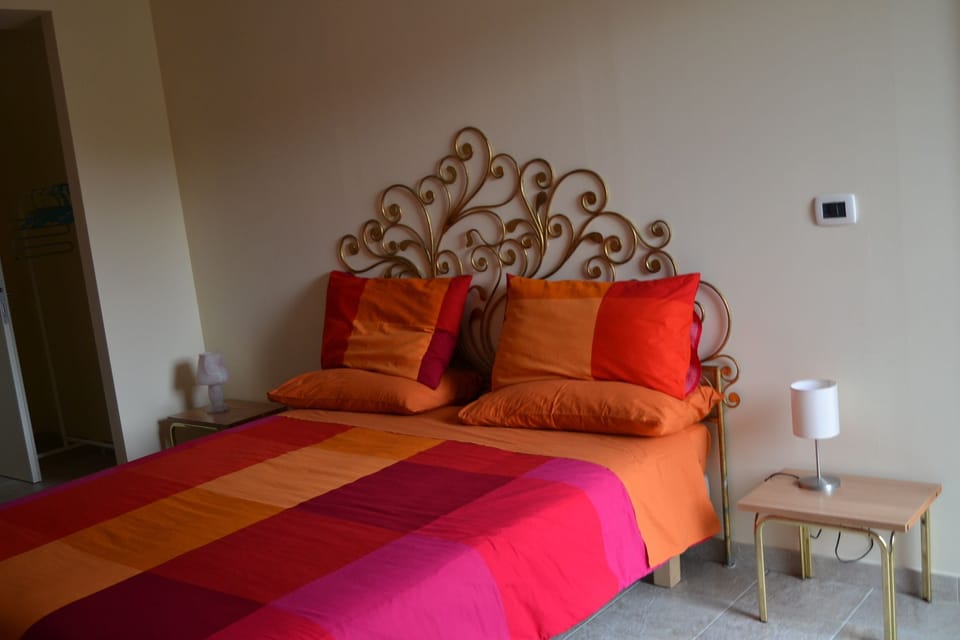 Triple Room | Blackout drapes, soundproofing, free WiFi, bed sheets
