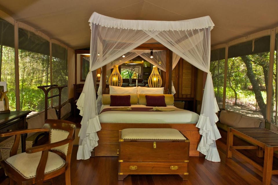 Premium bedding, pillowtop beds, minibar, desk