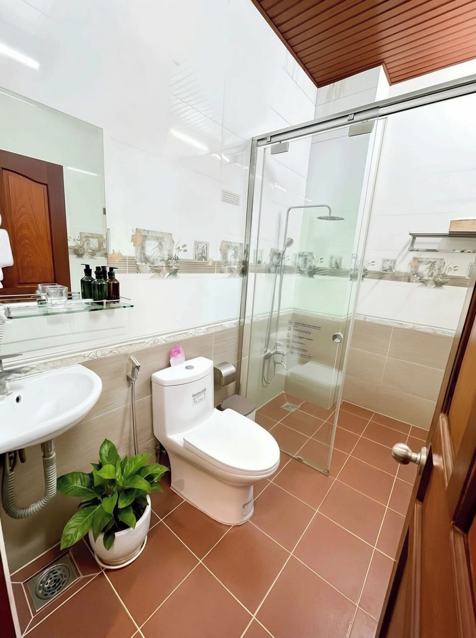 Shower, free toiletries, hair dryer, slippers