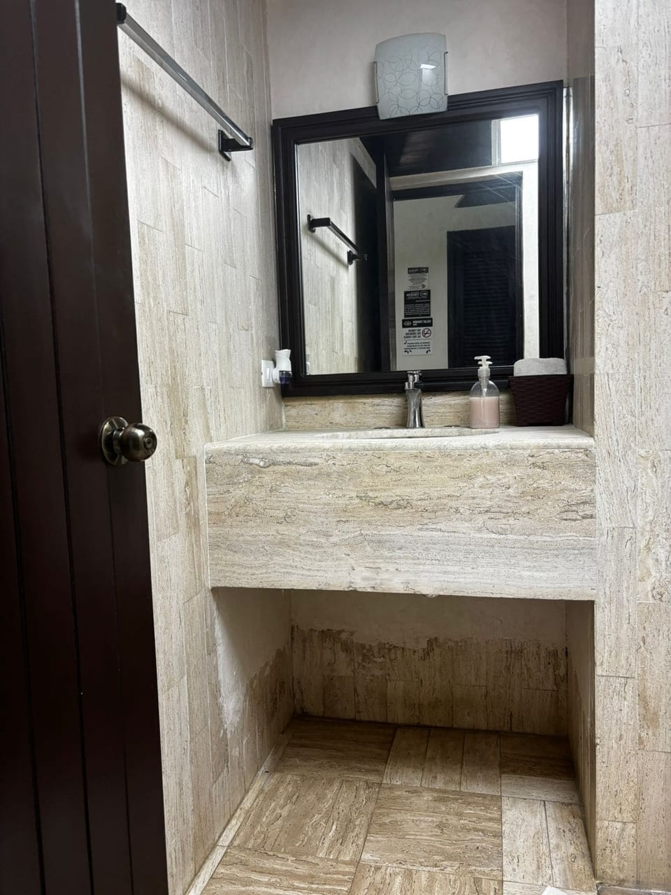 Deluxe Double Room, Beach View | Bathroom | Shower, free toiletries, towels