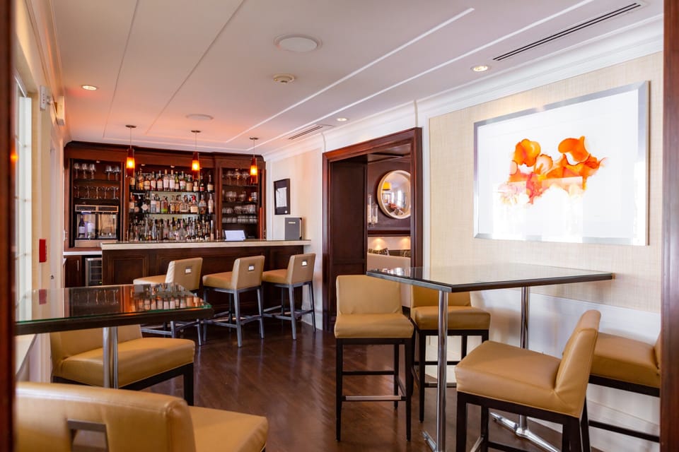 Breakfast, lunch, dinner served; pool views