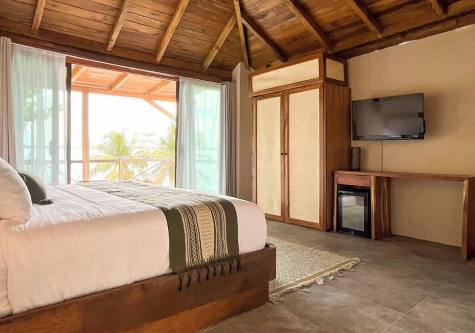 Premium bedding, down comforters, minibar, in-room safe