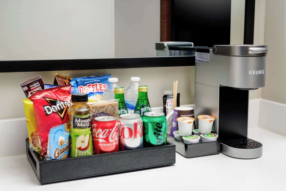 1 bedroom, premium bedding, in-room safe, desk