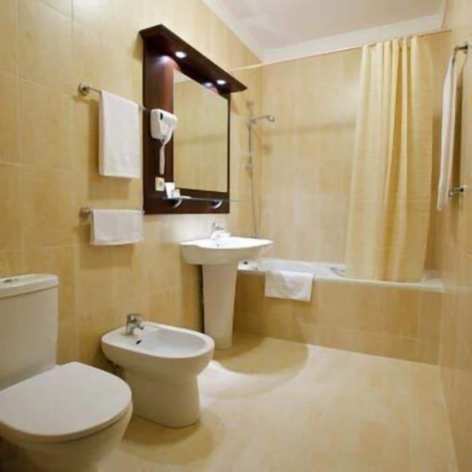 Combined shower/tub, free toiletries, hair dryer, slippers