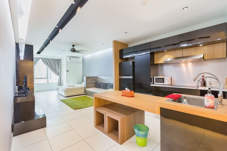 Deluxe Studio Suite | Living area | Flat-screen TV
