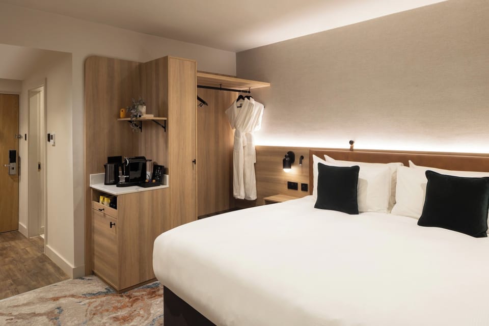 Premium Double Room, 1 King Bed with Sofa bed | Premium bedding, desk, blackout drapes, iron/ironing board