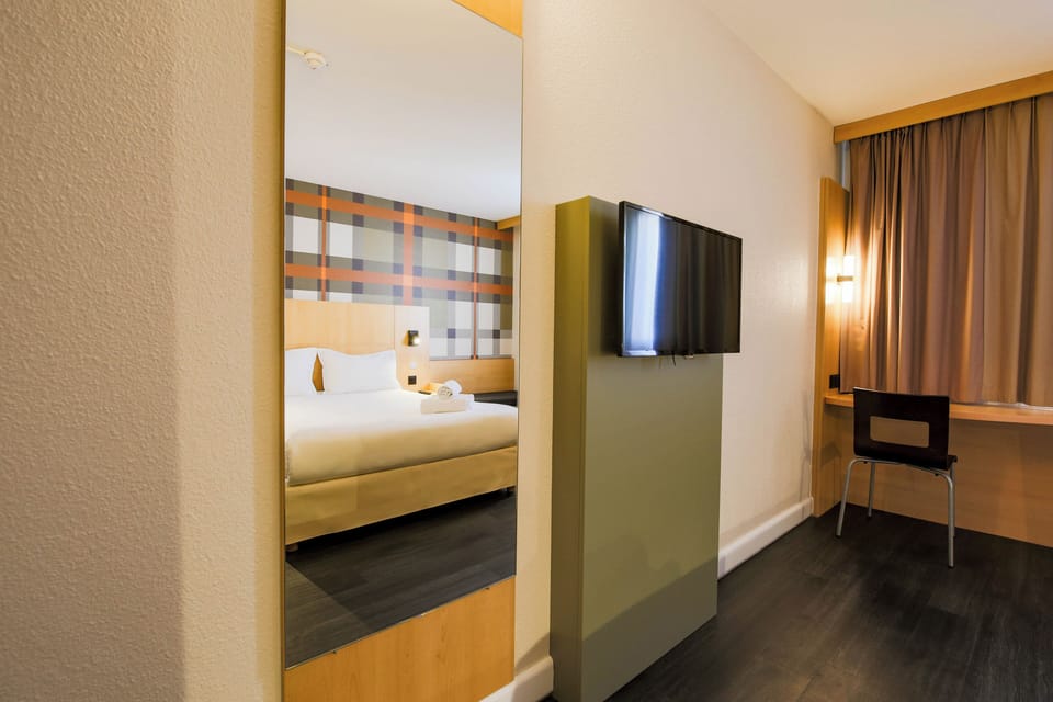 Double Room with bathtub | Hypo-allergenic bedding available, laptop workspace, soundproofing